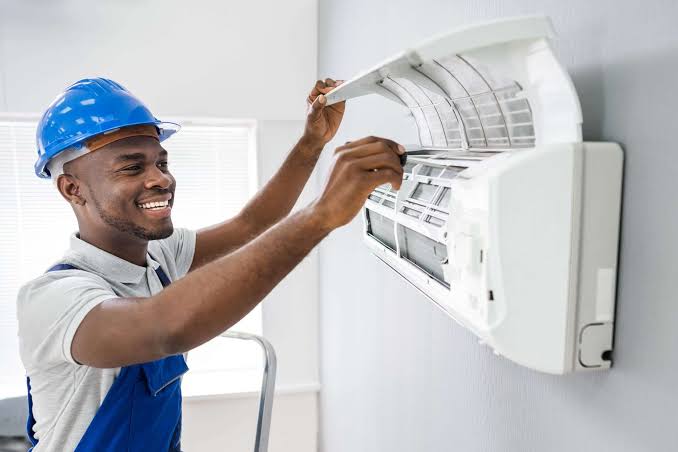 AC Technician Image